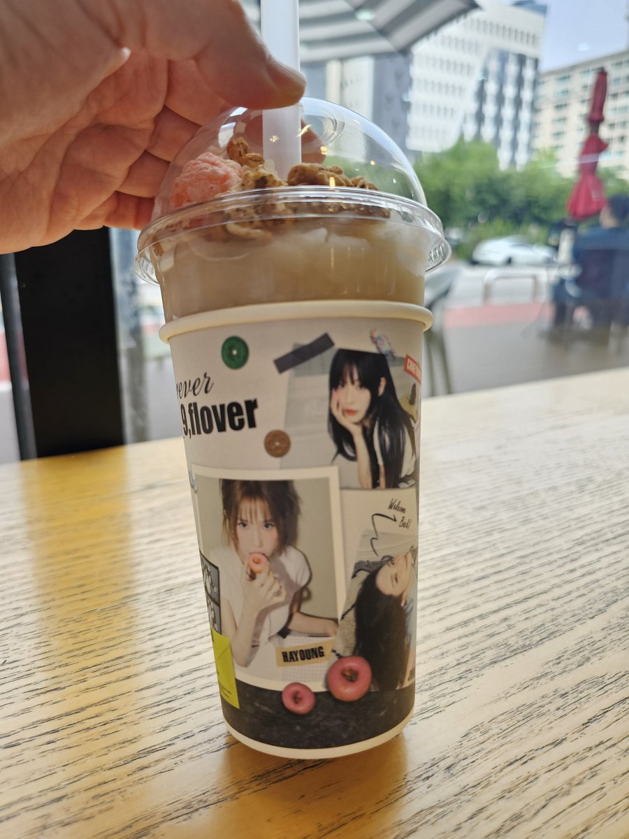 Fromis0107's tweet photo. 프로미스나인의 컴백 기념 이벤트 💕

뮤직뱅크 사전녹화 시 KBS신관홀 ♧모라모라 카페♧에서 음료 주문 시 
컴백 기념 이벤트 종이컵을 드립니다! 
(일정: 6월27일 및 7월4일)

기획
@프로미스9.1
@fromis_mixdog
@cheuDKDK

#fromis_9 #프로미스나인
#송하영 #박지원 #이채영 
#이나경 #백지헌 https://t.co/jjAZRVyhAH