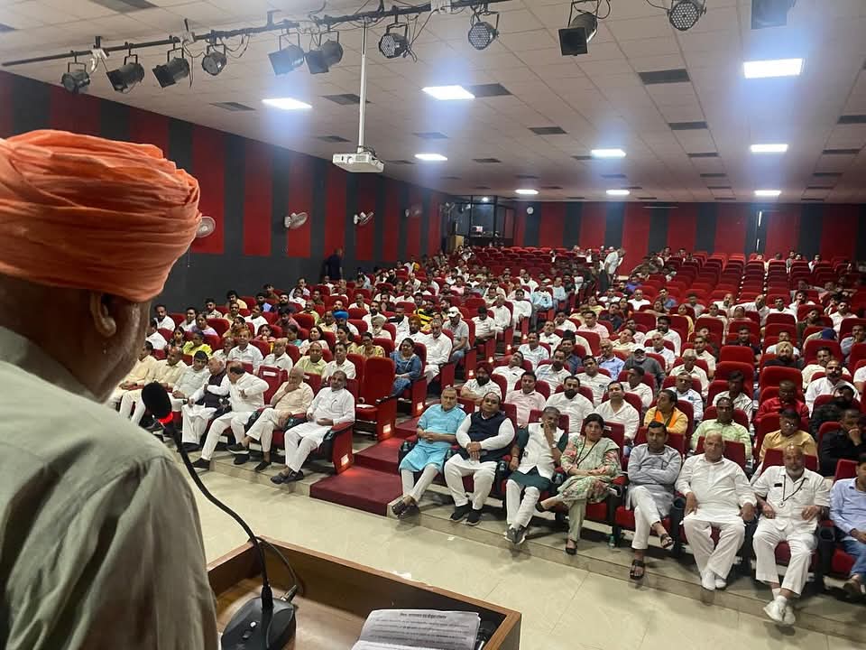 Shyam Singh Rana Agriculture Minister Haryana (@singhrana6940) on Twitter photo рд╣рд░рд┐рдпрд╛рдгрд╛ рдХреЗ рдХреГрд╖рд┐ рдордВрддреНрд░реА рд╢реНрдпрд╛рдо рд╕рд┐рдВрд╣ рд░рд╛рдгрд╛ рдЬреА рдиреЗ 25 рдЬреВрди рдХреЛ рдЖрдкрд╛рддрдХрд╛рд▓ рдХреА рдХрд╛рд▓реА рдпрд╛рджреЛрдВ рдХреЛ рд╕реНрдорд░рдг рдХрд░рддреЗ рд╣реБрдП рдЖрдпреЛрдЬрд┐рдд рдХрд╛рд░реНрдпрдХреНрд░рдо рдореЗрдВ рд╢рд╛рдорд┐рд▓ рд╣реБрдПред рдЙрдиреНрд╣реЛрдВрдиреЗ рдХрд╣рд╛ рдХрд┐ рдЗрд╕ рджрд┐рди рдХрд╛рдВрдЧреНрд░реЗрд╕ рдиреЗ рд╕рдВрд╡рд┐рдзрд╛рди рдХреА рдорд░реНрдпрд╛рджрд╛рдУрдВ рдХреЛ рдХреБрдЪрд▓рддреЗ рд╣реБрдП рджреЗрд╢ рдореЗрдВ рд▓реЛрдХрддрдВрддреНрд░ рдХреА рд╣рддреНрдпрд╛ рдХреА рдереАред рдЖрдкрд╛рддрдХрд╛рд▓ рдХреЗ рджреМрд░рд╛рди рд▓реЛрдХрддрдВрддреНрд░ рдХреЗ рд╕рдорд░реНрдердХреЛрдВ рдХреЛ рд╣рд░рд┐рдпрд╛рдгрд╛ рдХреЗ рдХреГрд╖рд┐ рдордВрддреНрд░реА рд╢реНрдпрд╛рдо рд╕рд┐рдВрд╣ рд░рд╛рдгрд╛ рдЬреА рдиреЗ 25 рдЬреВрди рдХреЛ рдЖрдкрд╛рддрдХрд╛рд▓ рдХреА рдХрд╛рд▓реА рдпрд╛рджреЛрдВ рдХреЛ рд╕реНрдорд░рдг рдХрд░рддреЗ рд╣реБрдП рдЖрдпреЛрдЬрд┐рдд рдХрд╛рд░реНрдпрдХреНрд░рдо рдореЗрдВ рд╢рд╛рдорд┐рд▓ рд╣реБрдПред рдЙрдиреНрд╣реЛрдВрдиреЗ рдХрд╣рд╛ рдХрд┐ рдЗрд╕ рджрд┐рди рдХрд╛рдВрдЧреНрд░реЗрд╕ рдиреЗ рд╕рдВрд╡рд┐рдзрд╛рди рдХреА рдорд░реНрдпрд╛рджрд╛рдУрдВ рдХреЛ рдХреБрдЪрд▓рддреЗ рд╣реБрдП рджреЗрд╢ рдореЗрдВ рд▓реЛрдХрддрдВрддреНрд░ рдХреА рд╣рддреНрдпрд╛ рдХреА рдереАред рдЖрдкрд╛рддрдХрд╛рд▓ рдХреЗ рджреМрд░рд╛рди рд▓реЛрдХрддрдВрддреНрд░ рдХреЗ рд╕рдорд░реНрдердХреЛрдВ рдХреЛ