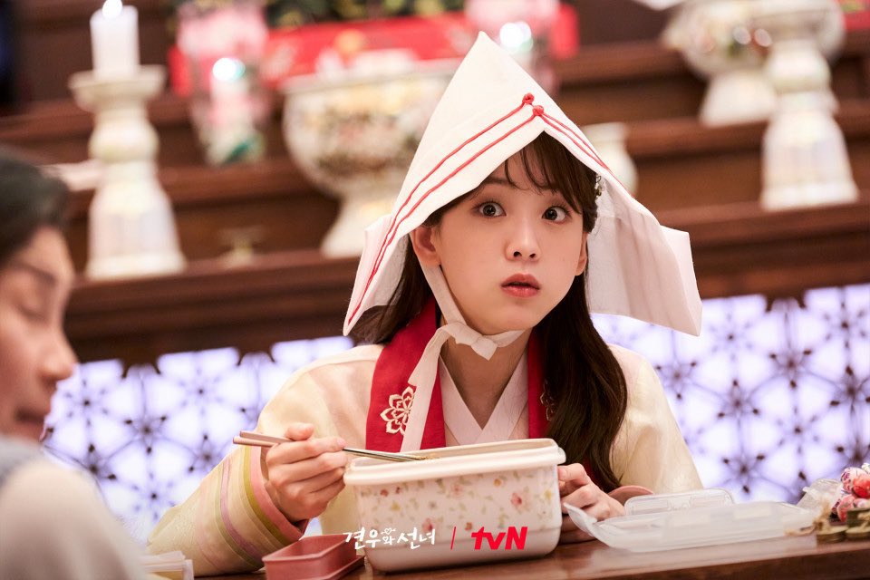womengaze's tweet photo. my pweetty litol BABIEEEEE 
#ChoYiHyun #HeadOverHeels https://t.co/QBGFTQFwjE