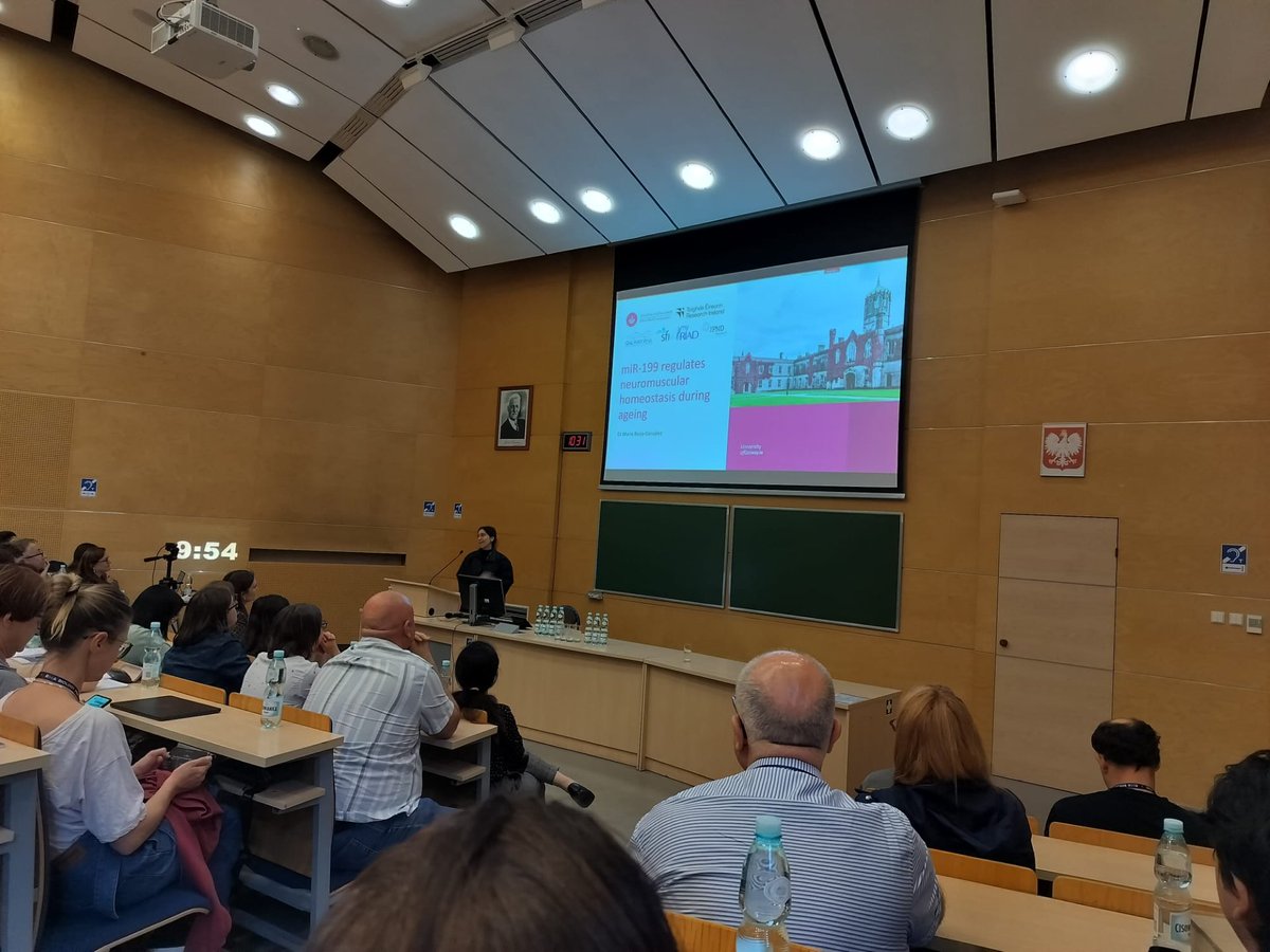 Dr. Maria Borja Gonzalez presenting on miRs in ageing at the 2nd Polish RNA Biology Meeting in Poznań! <a href="/mariaborjaa/">María</a>  #research #microRNA #RNA #RNABIOLOGY #sarcopenia #neurodegeneration #jpnd