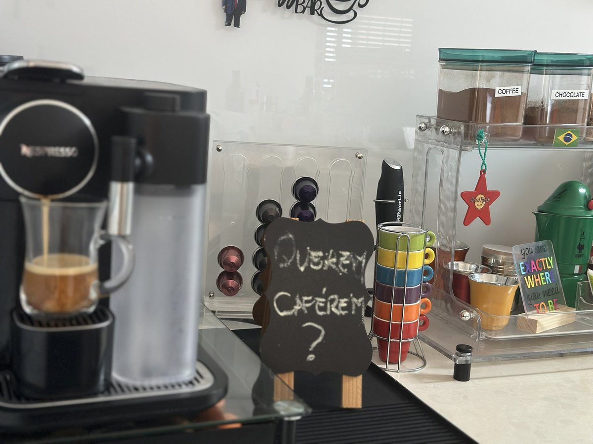 Querem caférem?
Baruch Hashem por mais um dia, por mais um gole, por ainda estarmos aqui.
Amém 🙏🏻