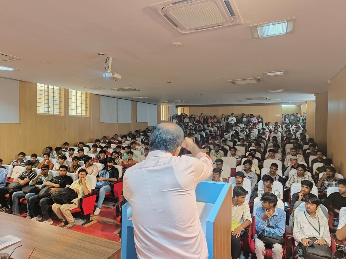 Kaggalipura Police Station- ಕಗ್ಗಲೀಪುರ ಪೊಲೀಸ್ ಠಾಣೆ (@kaggalipuraps) on Twitter photo ಈ ದಿನ ಕಗ್ಗಲೀಪುರ ಪೊಲೀಸ್ ಠಾಣಾ ವ್ಯಾಪ್ತಿಯ 1.ದಯಾನಂದ ಸಾಗರ ಕಾಲೇಜು,  2. ಜ್ಯೋತಿ ಕಾಲೇಜು, 3. APS ಕಾಲೇಜು ಮತ್ತು ಹಿಲ್ ಸೈಡ್ ಆಯುರ್ವೇಧಿಕ್  ಕಾಲೇಜುಗಳಲ್ಲಿ ಅಂತರಾಷ್ಟ್ರೀಯ ಮಾದಕ ದ್ರವ್ಯ ನಿಷೇಧ ದಿನಾಚರಣೆಯ ಅರಿವು  ಕಾರ್ಯಕ್ರಮವನ್ನು ಮಾಡಲಾಯಿತು. ಈ ದಿನ ಕಗ್ಗಲೀಪುರ ಪೊಲೀಸ್ ಠಾಣಾ ವ್ಯಾಪ್ತಿಯ 1.ದಯಾನಂದ ಸಾಗರ ಕಾಲೇಜು,  2. ಜ್ಯೋತಿ ಕಾಲೇಜು, 3. APS ಕಾಲೇಜು ಮತ್ತು ಹಿಲ್ ಸೈಡ್ ಆಯುರ್ವೇಧಿಕ್  ಕಾಲೇಜುಗಳಲ್ಲಿ ಅಂತರಾಷ್ಟ್ರೀಯ ಮಾದಕ ದ್ರವ್ಯ ನಿಷೇಧ ದಿನಾಚರಣೆಯ ಅರಿವು  ಕಾರ್ಯಕ್ರಮವನ್ನು ಮಾಡಲಾಯಿತು.