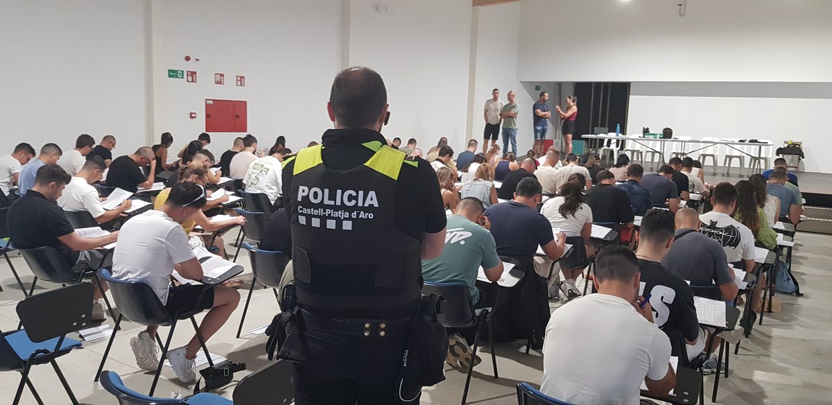 Platja d'Aro Policia (@platjaropolicia) on Twitter photo Aquest matí s'està realitzant la prova "cultural i teòrica" corresponent a la oposició lliure per a ocupar 6 places d'agents funcionaris de carrera de la Policia Local.
Molta sort als/les opositors/es!
<a href="/platjaropolicia/">Platja d'Aro Policia</a> Aquest matí s'està realitzant la prova "cultural i teòrica" corresponent a la oposició lliure per a ocupar 6 places d'agents funcionaris de carrera de la Policia Local.
Molta sort als/les opositors/es!
<a href="/platjaropolicia/">Platja d'Aro Policia</a>