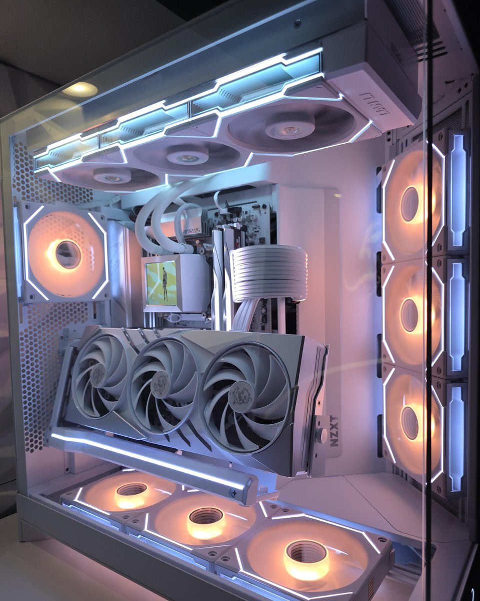 NZXT_Turkiye's tweet photo. Hayır bu bir uzay gemisi değil! Yepyeni NZXT H9 Flow! #NZXTTürkiye https://t.co/FoEPHUxasR