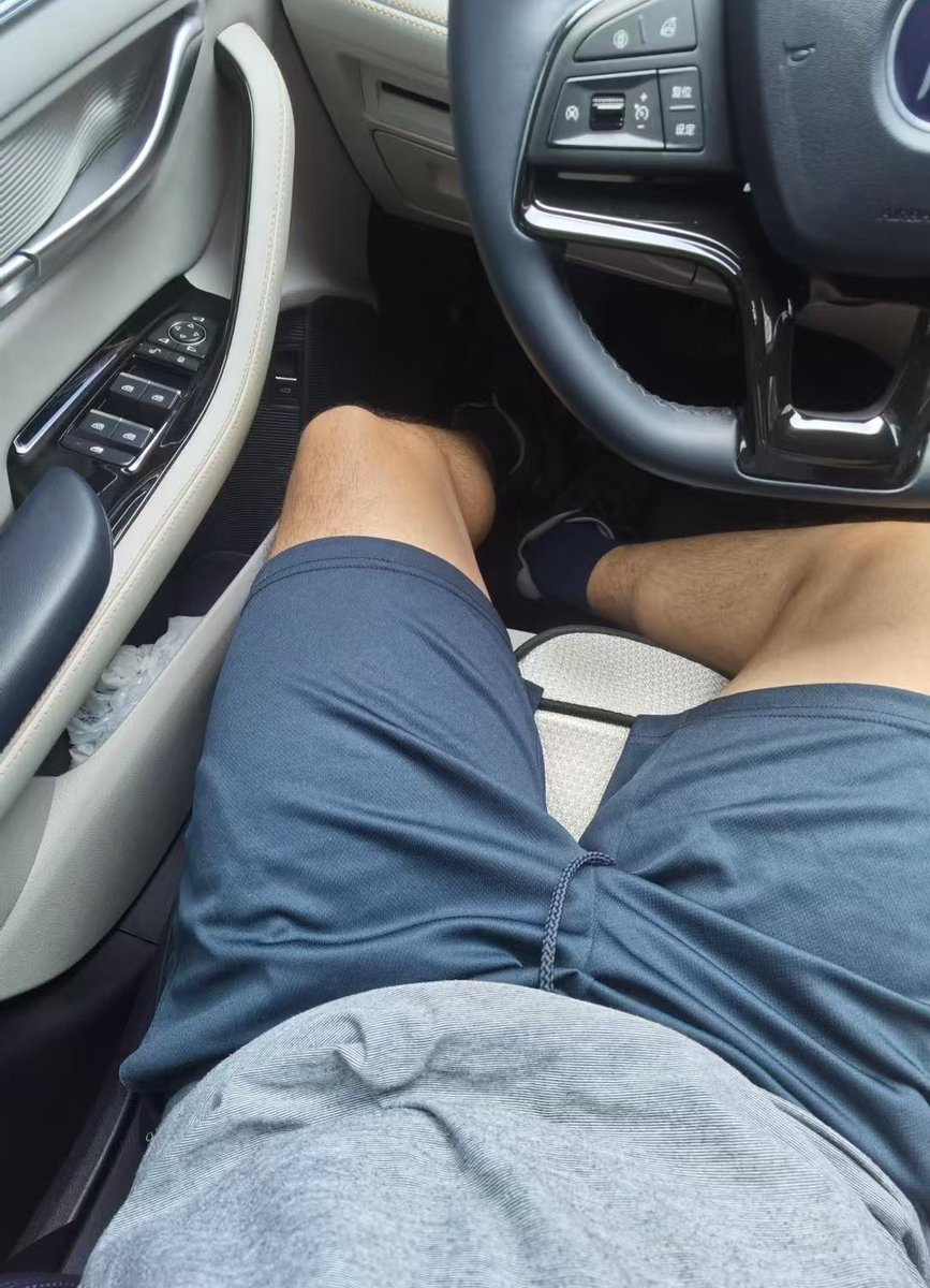 下雨天湿漉漉的