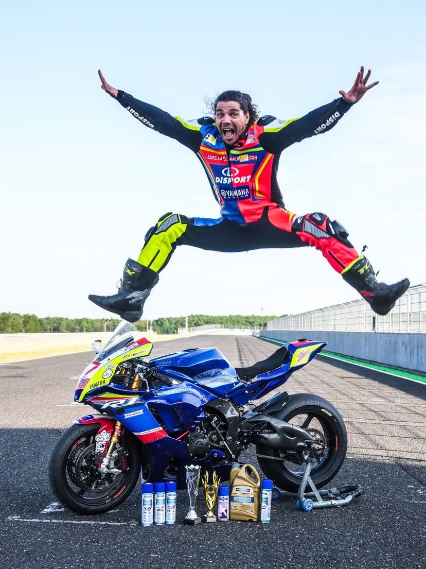 DisportLocus's tweet photo. #disport rider chilling the moments. 
Well fitted motorbike racing suit. For getting your customized leather suits. Please dm us https://t.co/pwKCfO9PEO