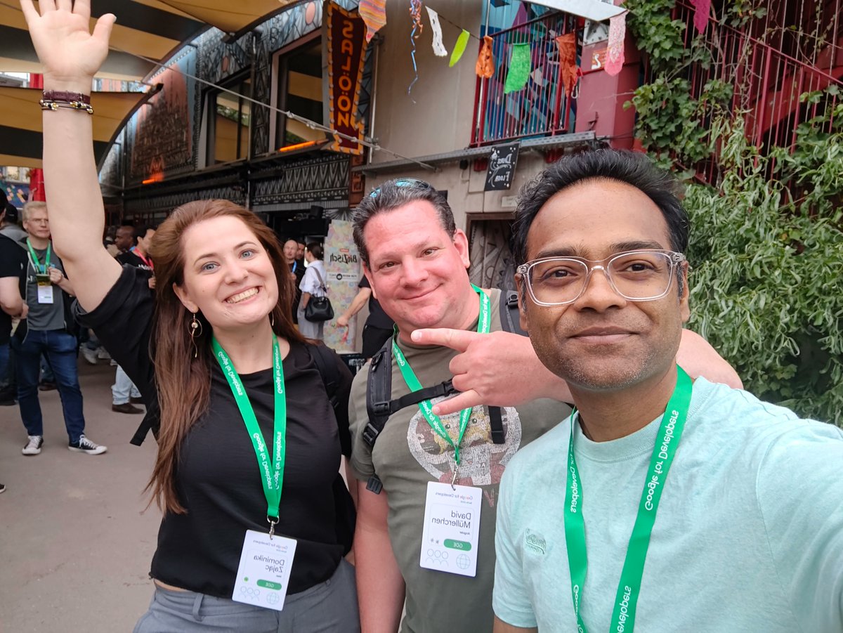 It was a pleasure meeting my friends <a href="/domizajac/">Dominika 'Domi' Zając 🇵🇱</a> and <a href="/webdave_de/">Dave 🦄 ©</a> .
They both have a great impact in the community and amazing people to follow.

#googleconnectberlin