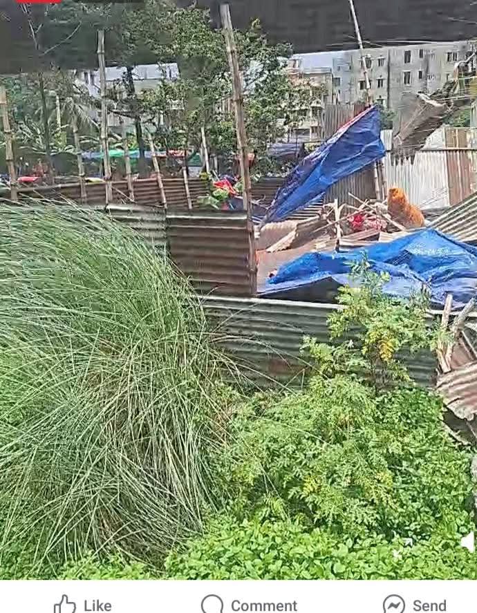 MadhobiD68917's tweet image. Durga temple is being demolished by the Bangladeshi administration in Khilkhet, Dhaka.
Hindus are continuously oppressed in Bangladesh.
 Enough is enough.

#SaveHindus #StopPersecution #SanatanDharma #HumanRights #Dhaka #Khilkhet