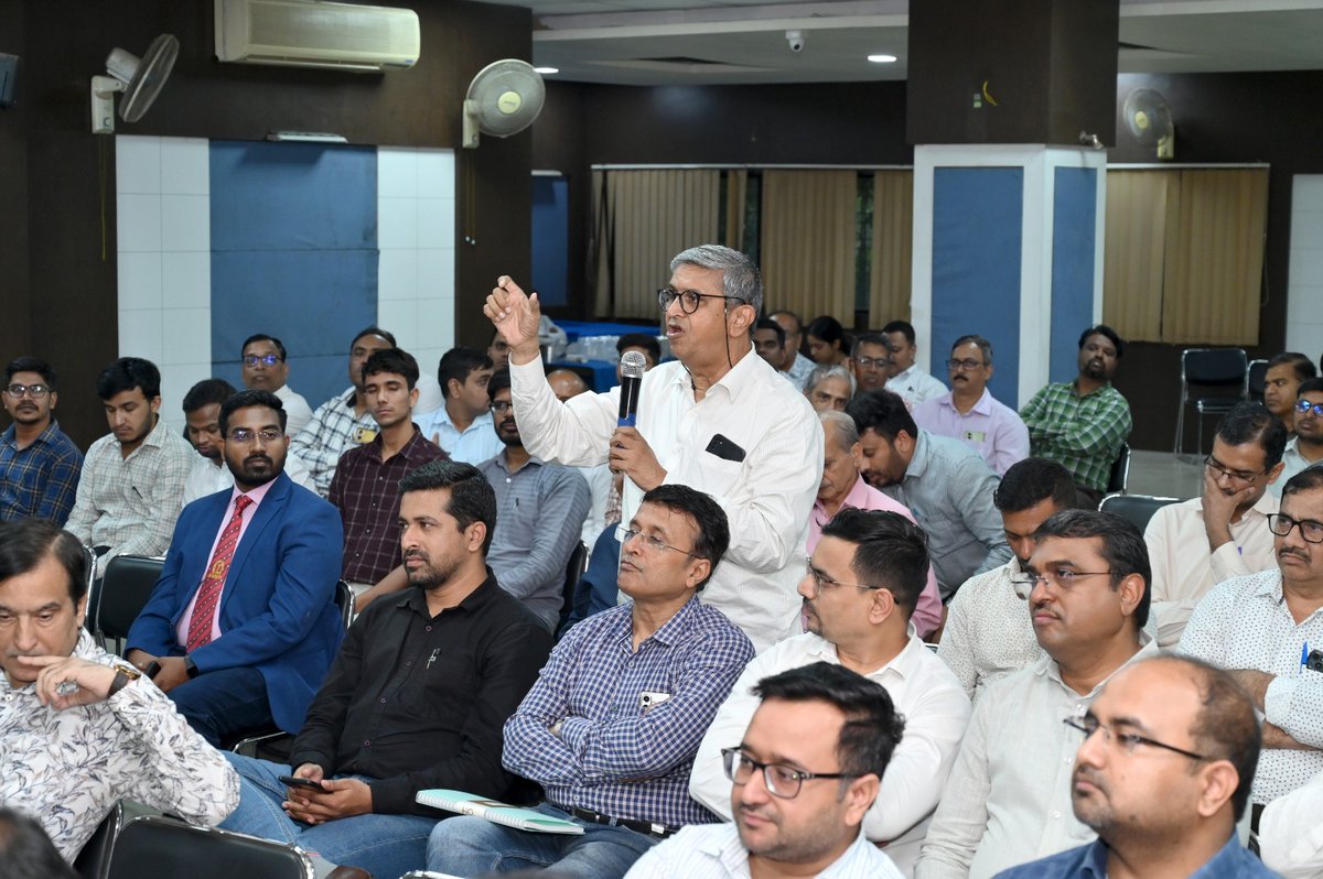 cgstnsk's tweet photo. GST Nashik Commissionerate, in association with NIMA, organised an Outreach &amp; Grievance Redressal Programme to mark 8 years of successful GST implementation. Commissioner Shri R.K. Dwivedi addressed stakeholder concerns, reaffirming the commitment to #EaseOfDoingBusiness. https://t.co/sdBgso3cGx