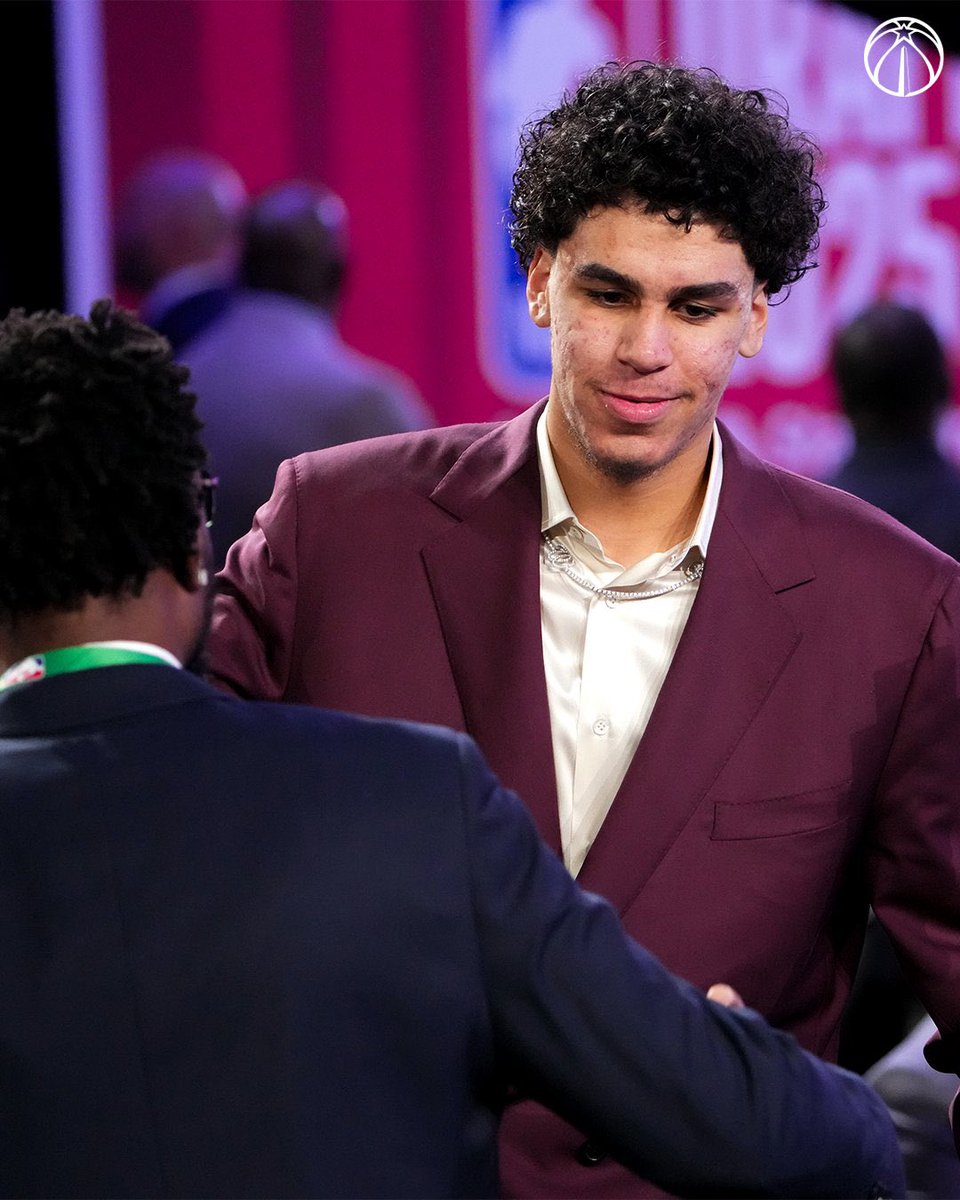 Un momento en el que los sueños se hacen realidad 📸

#NBADraft