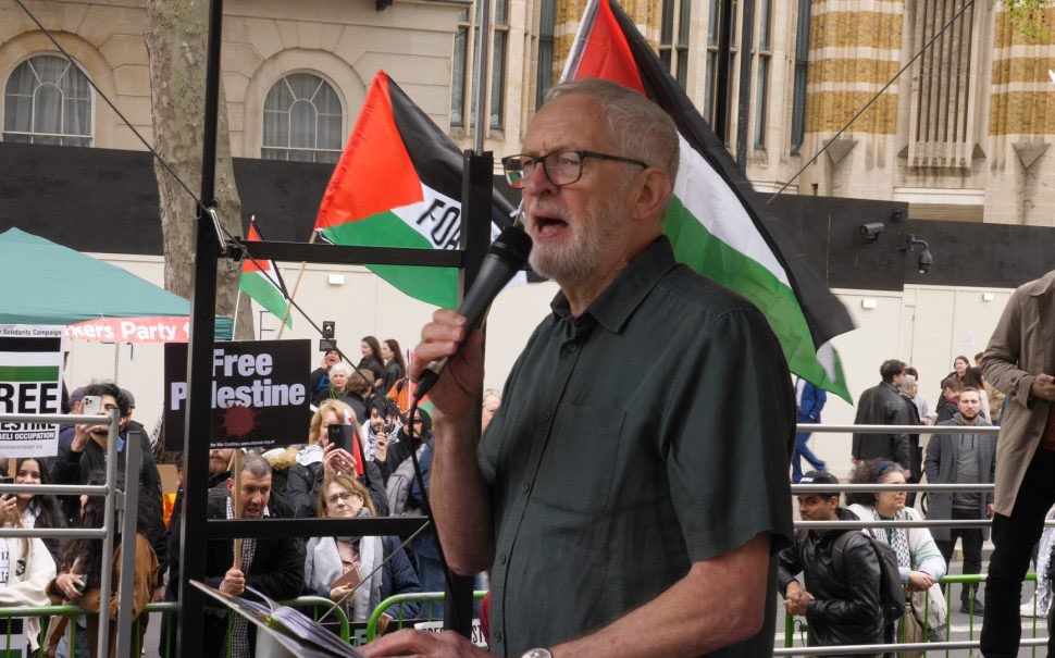This man is on the RIGHT side of history . 

He needs to open a party and lead it . 

Retweet if you agree