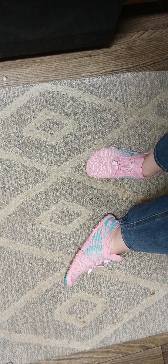 EliseOrSomeShit's tweet photo. I guess I have to post something so I'm not flagged as a bot, so...
Cute shoes! https://t.co/m1TaFvnELm