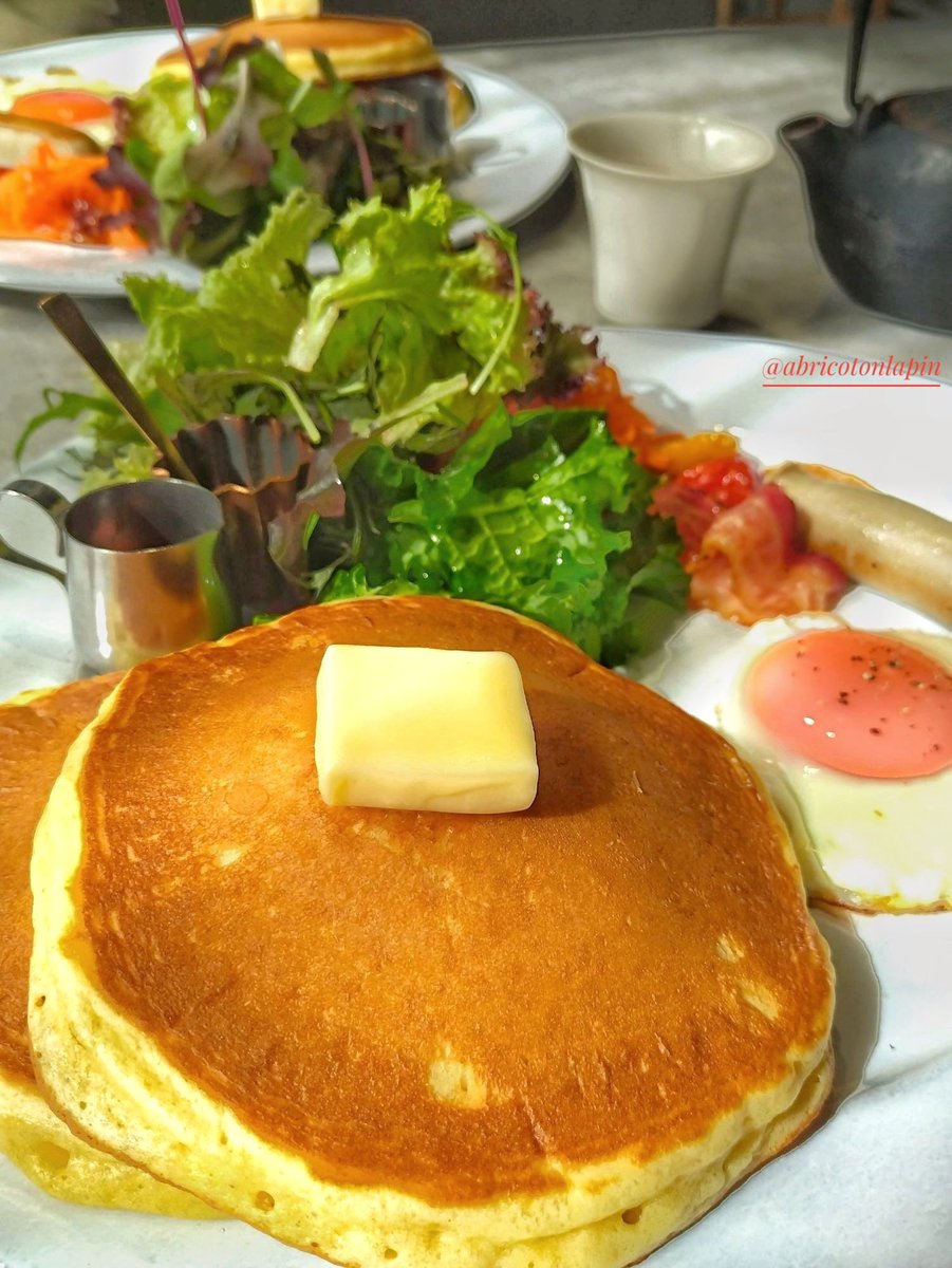 abricotonlapin's tweet image. 「ASAKO IWAYANAGI SALON DE THÉ(等々力)」
のモーニングスペシャリテ(パンケーキ、シャルキュトリー、目玉焼き、スープなどにパルフェバンビ(ミニパフェ)付きの朝食セット)
パフェはピスタチオジェラート、グリオットソルベ、さくらんぼ、バナナ、パッションフルーツ、コリアンダー、ヨーグルト…