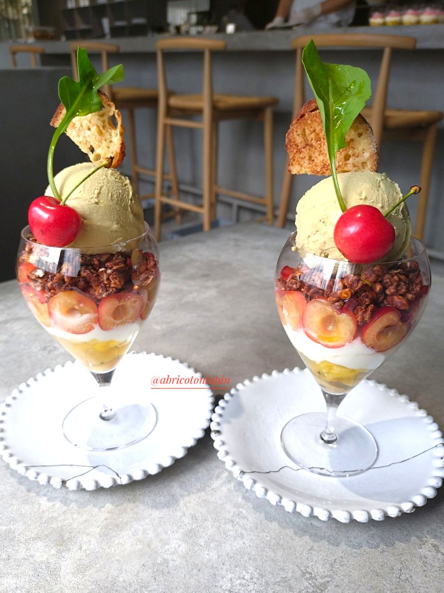 abricotonlapin's tweet image. 「ASAKO IWAYANAGI SALON DE THÉ(等々力)」
のモーニングスペシャリテ(パンケーキ、シャルキュトリー、目玉焼き、スープなどにパルフェバンビ(ミニパフェ)付きの朝食セット)
パフェはピスタチオジェラート、グリオットソルベ、さくらんぼ、バナナ、パッションフルーツ、コリアンダー、ヨーグルト…