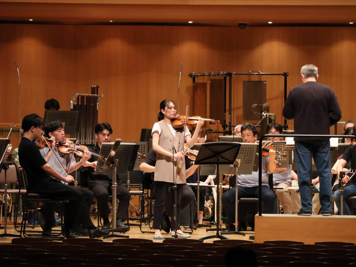 NHKSO_Tokyo's tweet photo. #N響 Music Tomorrow 2025
2025年6月26日(木) #東京オペラシティコンサートホール
#nhkso #JörgWidmann #AtsuhikoGondai #HåkanHardenberger #AyanaTsuji
本日開催の、新しい音楽の祭典「Music Tomorrow」。会場でのリハーサルも無事に終わり、いよいよ本番を迎えます。
#イェルク・ヴィトマン 指揮でお届けするのは、#権代敦彦《時と永遠を結ぶ絃》(ヴァイオリン独奏:#辻󠄀彩奈)、#ヴィトマン《死の舞踏》、そして《楽園へ(迷宮 VI)》(トランペット独奏:#ホーカン・ハーデンベルガー)といった珠玉の作品群。視覚効果も加わり、ドラマチックな世界が描き出されます。
本日19:00開演。当日券はインターネットで販売中、会場では18:15から販売いたします。
ぜひ会場でお楽しみください✨
@GondaiMusic