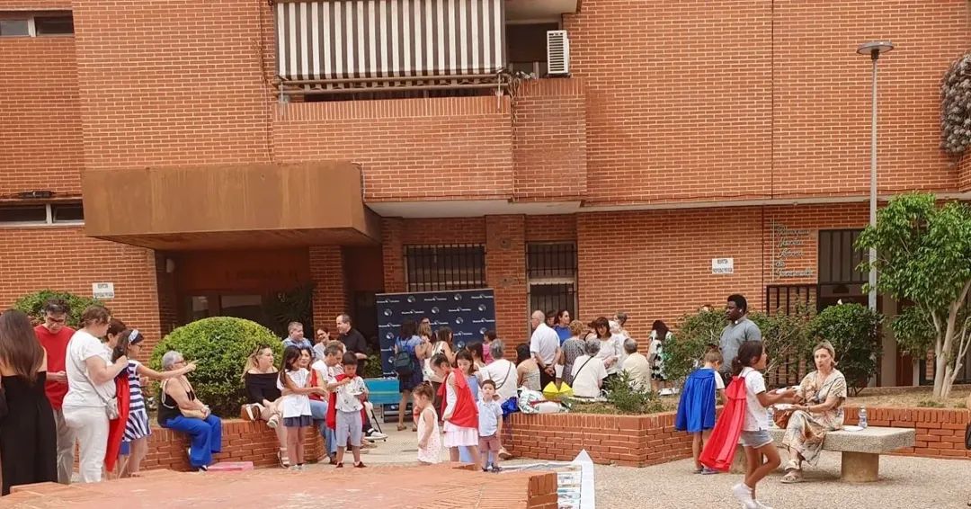 ⭐️La #meriendasolidaria de #Terramelar incluía estás tres actividades: 

🙍‍♂️🙍‍♀️🙍Juegos para niños.

🥮🎂El concurso de tartas.

-  Puestos de artesanía. 

#compartiresnuestramayorriqueza
#ManosUnidasValencia