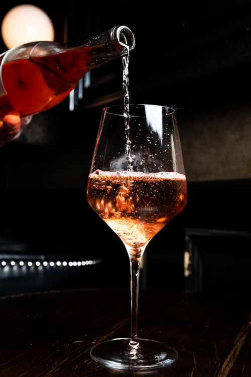 It's English Wine Week - an annual celebration of English wines. It’s important to be aware of how much we drink, but do you know what a unit of alcohol is? With so many drinks and glass sizes it's easy to be unaware of how many units are in a drink. Go to nhs.uk/.../alcohol...…