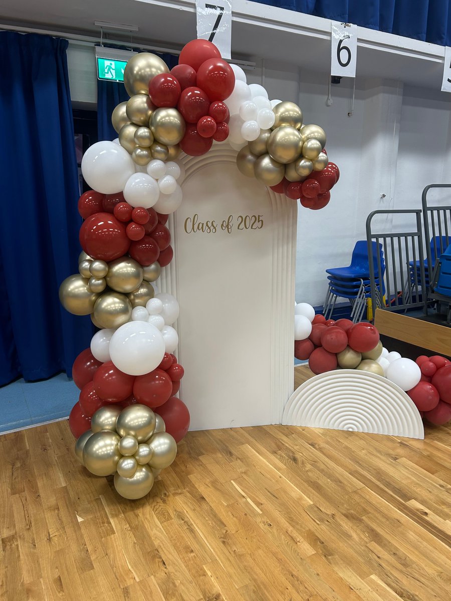 We're all ready for day one of our Year 9 Graduations 🎓 marking a significant milestone for our Year 9s as they transition from Key Stage 3 to Key Stage 4. 

Have a great day everyone 🌟