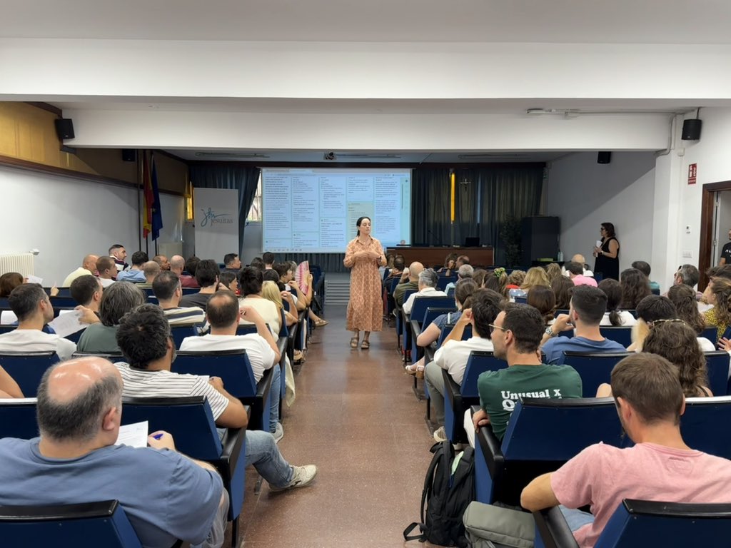 Jornada de reflexión en comunidad ✨
Este martes, toda la comunidad educativa nos reunimos para formarnos, reflexionar y comprometernos con el Buen Trato y el Cuidado como miembros de la Compañía de Jesús 🤝💙.
Iniciamos con un momento de oración en torno a la parábola del Buen
