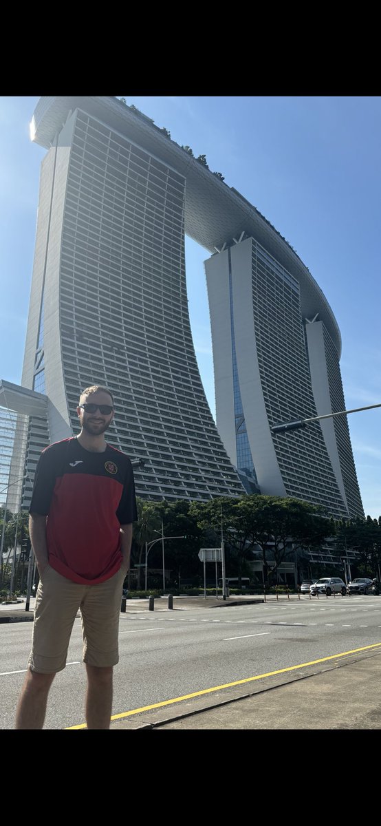 Joe_Byres's tweet photo. @wincityfc shirt now in Singapore! 🇸🇬Having a brilliant time here #youcitizens https://t.co/K6pmXmPJVN