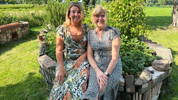 Juffrouw Elna en Rian gaan na veertig onderwijsjaren met pensioen -  kliknieuwsveghel.nl/l/238406