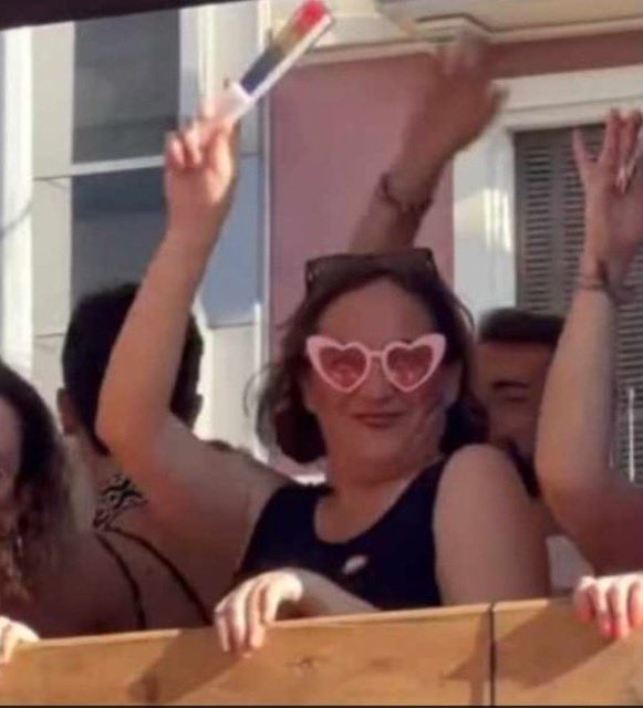 ⚠️ÚLTIMA HORA ⚠️
Pedro Sanchez dimiteix per la corrupció del PSOE i pel merder amb en Trump. La nostra Frau Colau serà la nova presidenta espanyola "progressista" de consens...
Amb Espanya #NOESPOT