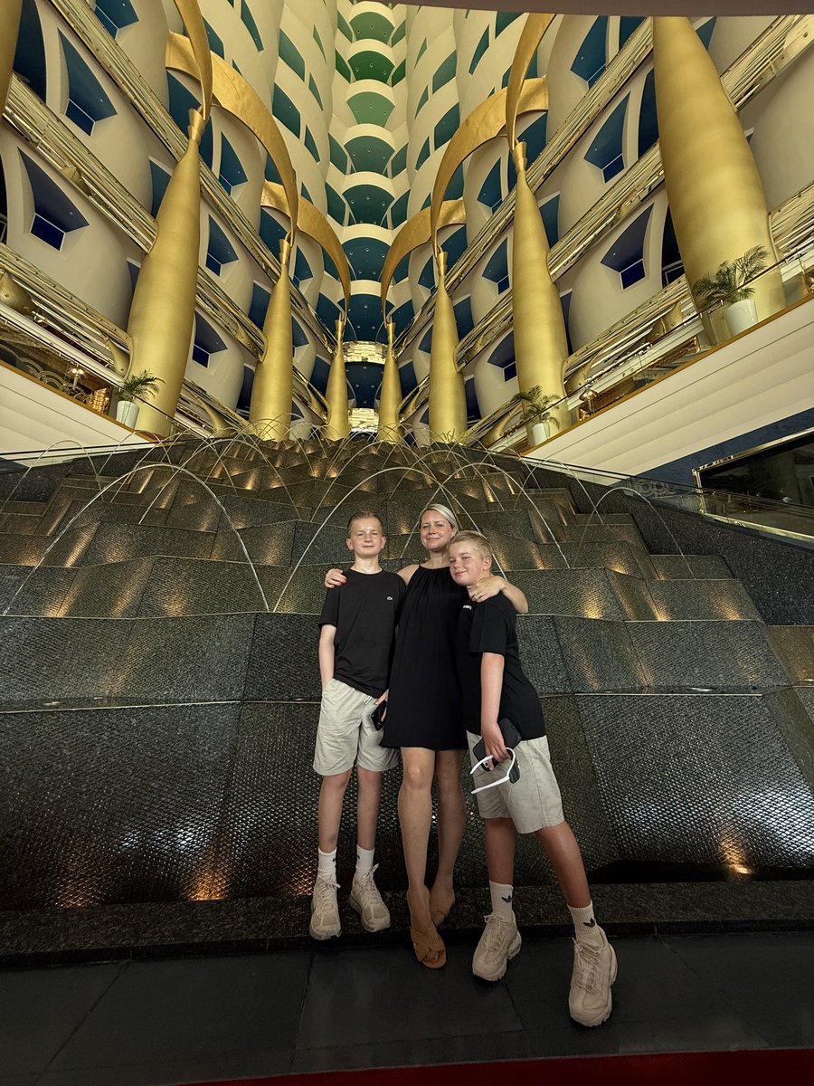 Special place to celebrate 15 year wedding anniversary, Burj Al Arab with the lynchy crew