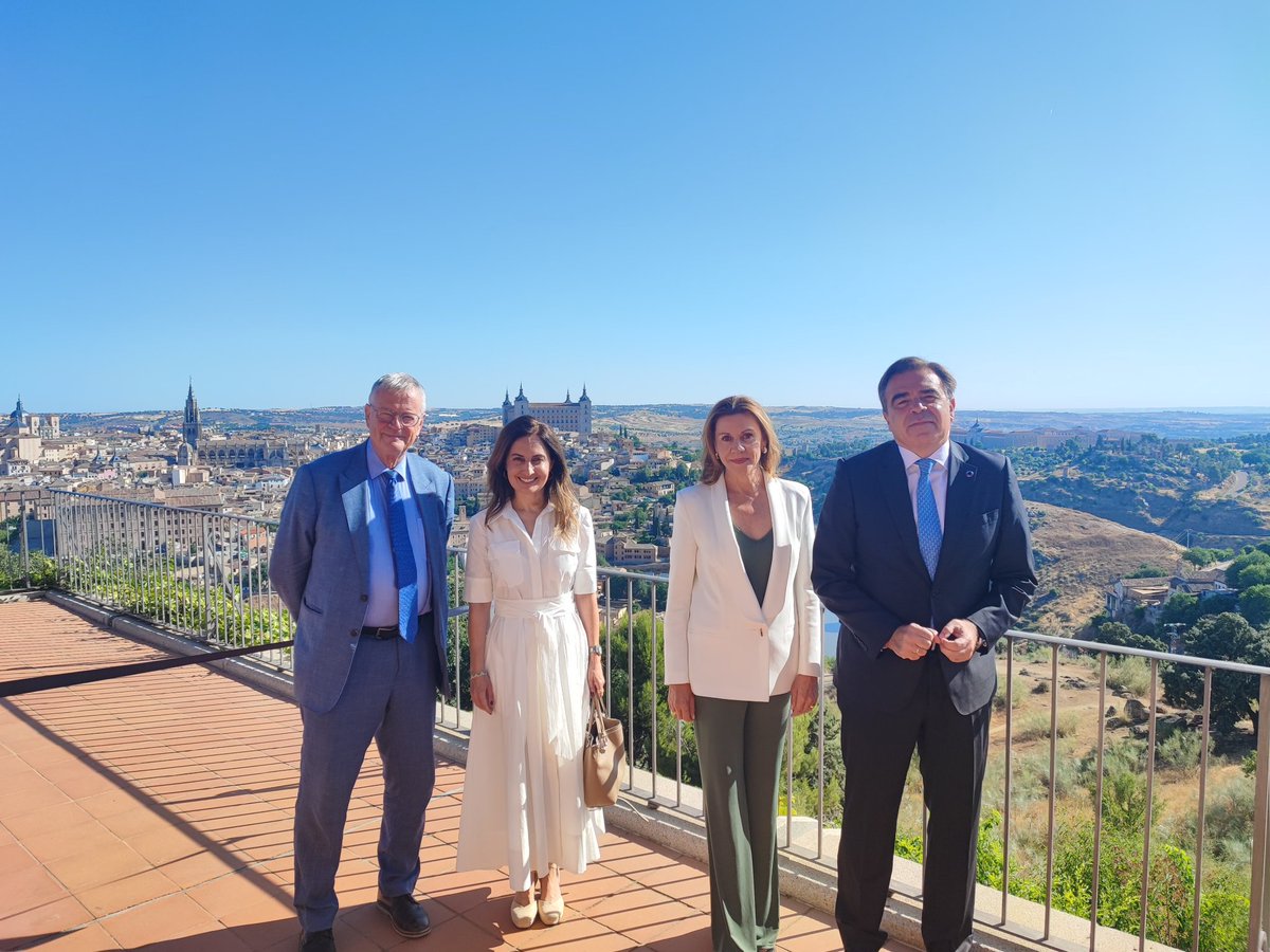 Asociación de Periodistas Europeos (@apeuropeos) on Twitter photo El #seminariodefensa continúa con OTAN: valores básicos, pilar europeo y mirada al SUR. Nos acompañan Margaritis Schinas (<a href="/MargSchinas/">Margaritis Schinas</a>) (exVP <a href="/EU_Commission/">European Commission</a>), María Dolores de Cospedal (<a href="/rielcano/">Real Instituto Elcano</a>), Pascal Boniface de <a href="/InstitutIRIS/">IRIS</a> y Araceli Infante (<a href="/AraceliInfante/">Araceli Infante</a>) <a href="/A3Noticias/">Antena 3 Noticias</a> El #seminariodefensa continúa con OTAN: valores básicos, pilar europeo y mirada al SUR. Nos acompañan Margaritis Schinas (<a href="/MargSchinas/">Margaritis Schinas</a>) (exVP <a href="/EU_Commission/">European Commission</a>), María Dolores de Cospedal (<a href="/rielcano/">Real Instituto Elcano</a>), Pascal Boniface de <a href="/InstitutIRIS/">IRIS</a> y Araceli Infante (<a href="/AraceliInfante/">Araceli Infante</a>) <a href="/A3Noticias/">Antena 3 Noticias</a>