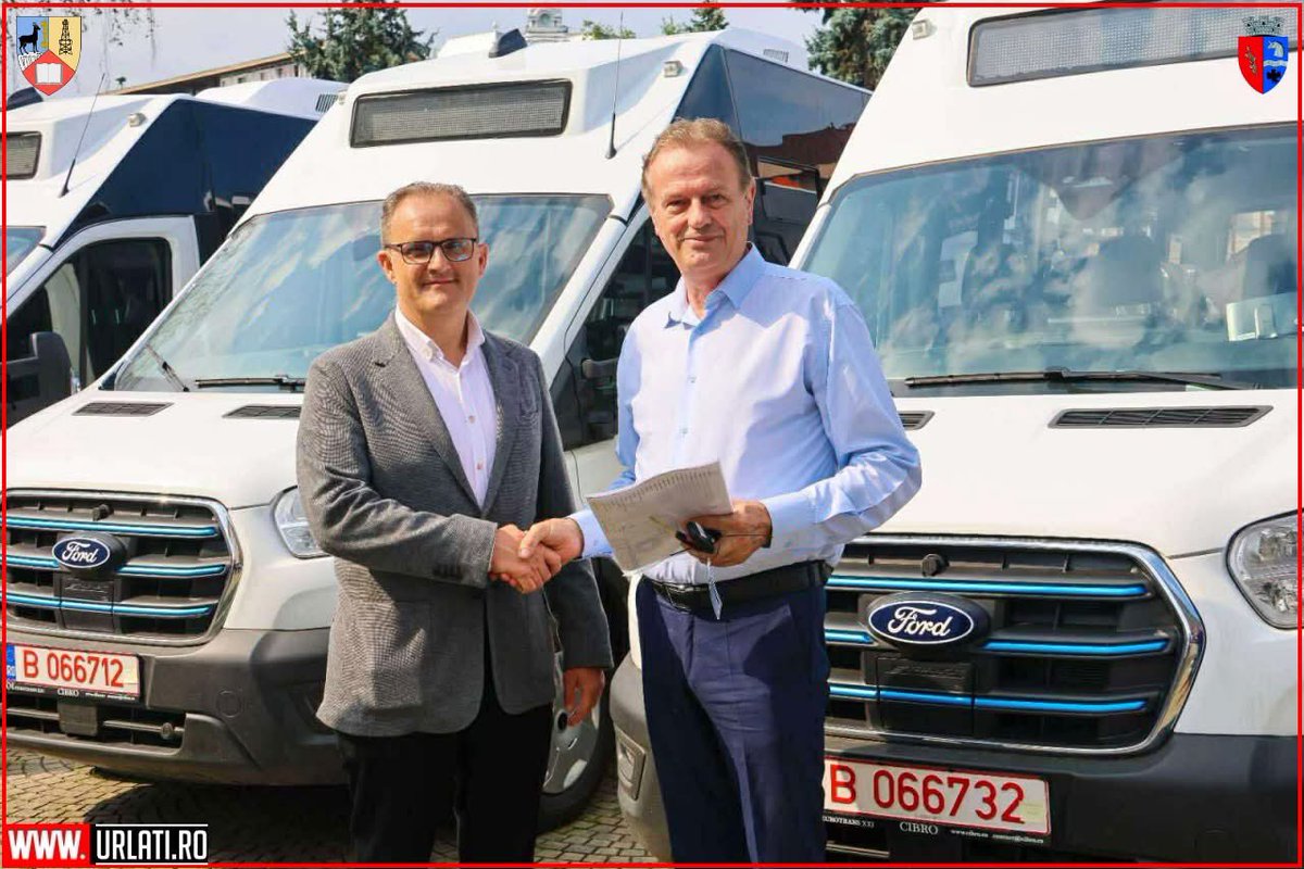 URLATI's tweet photo. 📚🚐 Un pas important pentru viitorul elevilor din Urlați!

Astăzi, 18 iunie 2025, orașul Urlați a primit un microbuz electric nou, destinat transportului elevilor.

Cu stimă,
Echipa https://t.co/IgRj4g4Ug7
#URLATI
#OrasulDintreVii
#DrumulVinului https://t.co/uO8hA8TTEY