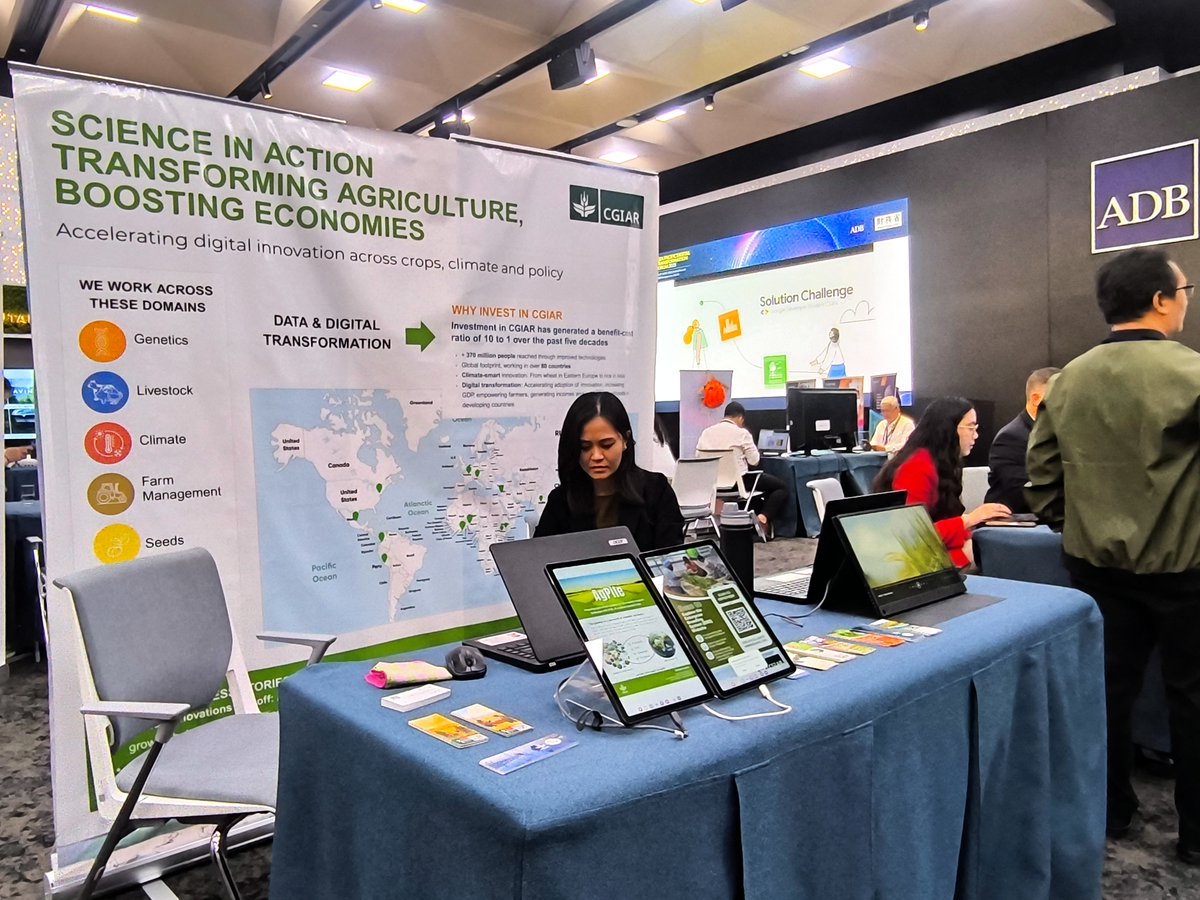 CGIARbreeding's tweet image. 📢#BreedingResources Digital team is at @ADB_HQ Asia Pacific #DigitalTransformation Forum
The team is showing high-level government officials how @CGIAR data + digital tools (EBS, #Bioflow, AgPile) power impact for 370M+ people & generate value
📍ADB HQ, #Manila #Philipines