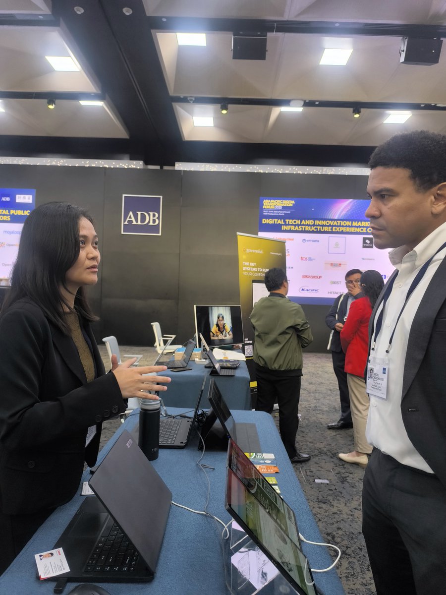 CGIARbreeding's tweet image. 📢#BreedingResources Digital team is at @ADB_HQ Asia Pacific #DigitalTransformation Forum
The team is showing high-level government officials how @CGIAR data + digital tools (EBS, #Bioflow, AgPile) power impact for 370M+ people & generate value
📍ADB HQ, #Manila #Philipines