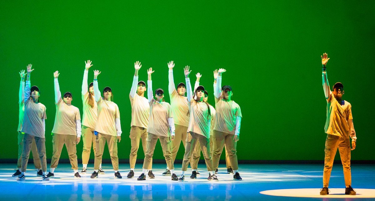 🕺 DANZA 🕺
Across Hip-Hop es un novedoso proyecto pedagógico de danza urbana dirigido a las personas jóvenes de Lanzarote. 

🤩 Clausura de Across Hip-Hop con estudiantes, profesorado y escuelas invitadas en un potente espectáculo urbano.