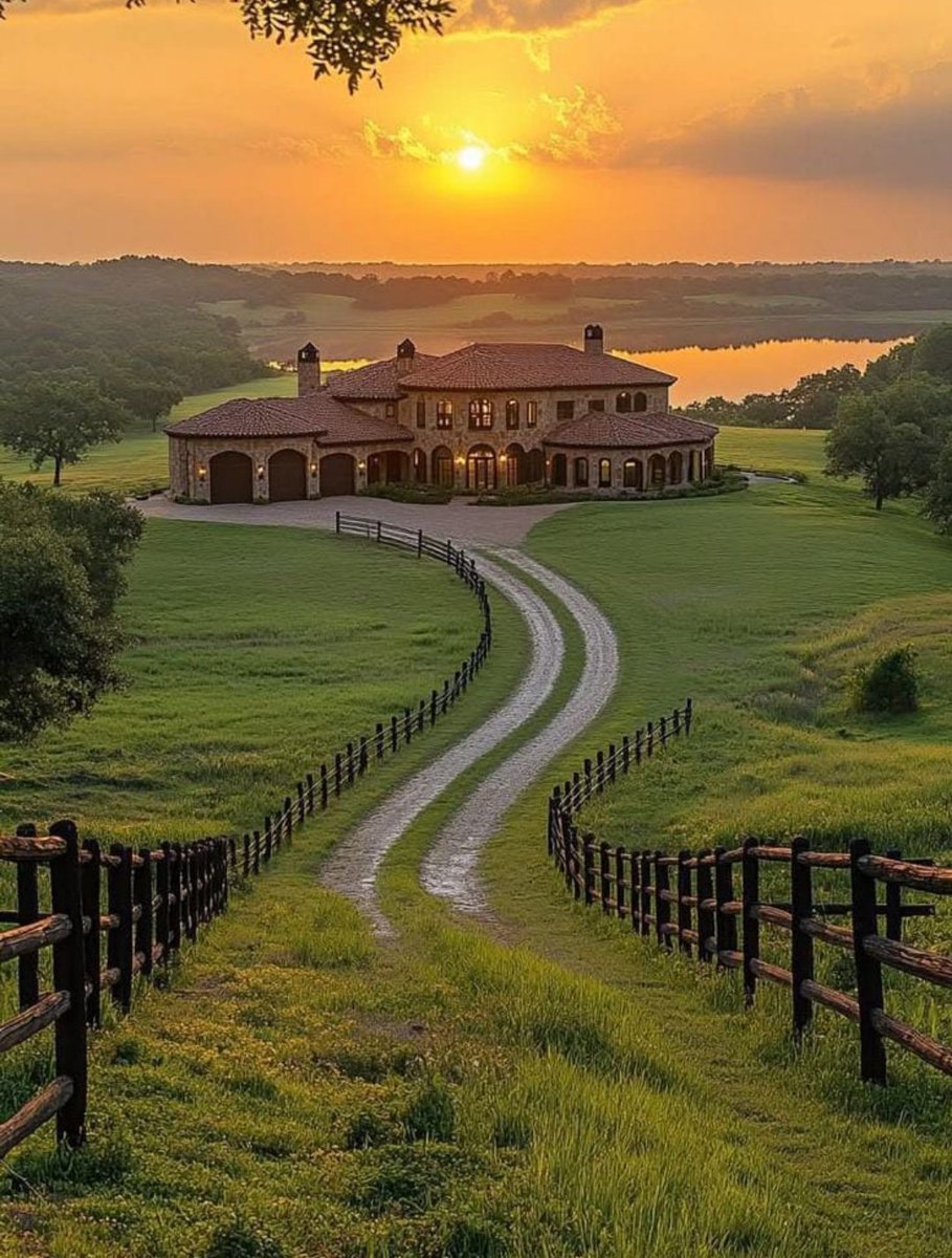 "Alışmak" insana verilen ne garip yeti değil mi? 
Hayatımızdaki pozitif gelişmelerin heyecanını hızlı bir şekilde söndürürken, yaşadığımız acıları zaman ile işbirliği yaparak hafifletiyor. İnsanın denge arayışında rehber alması gereken bir ipucu...