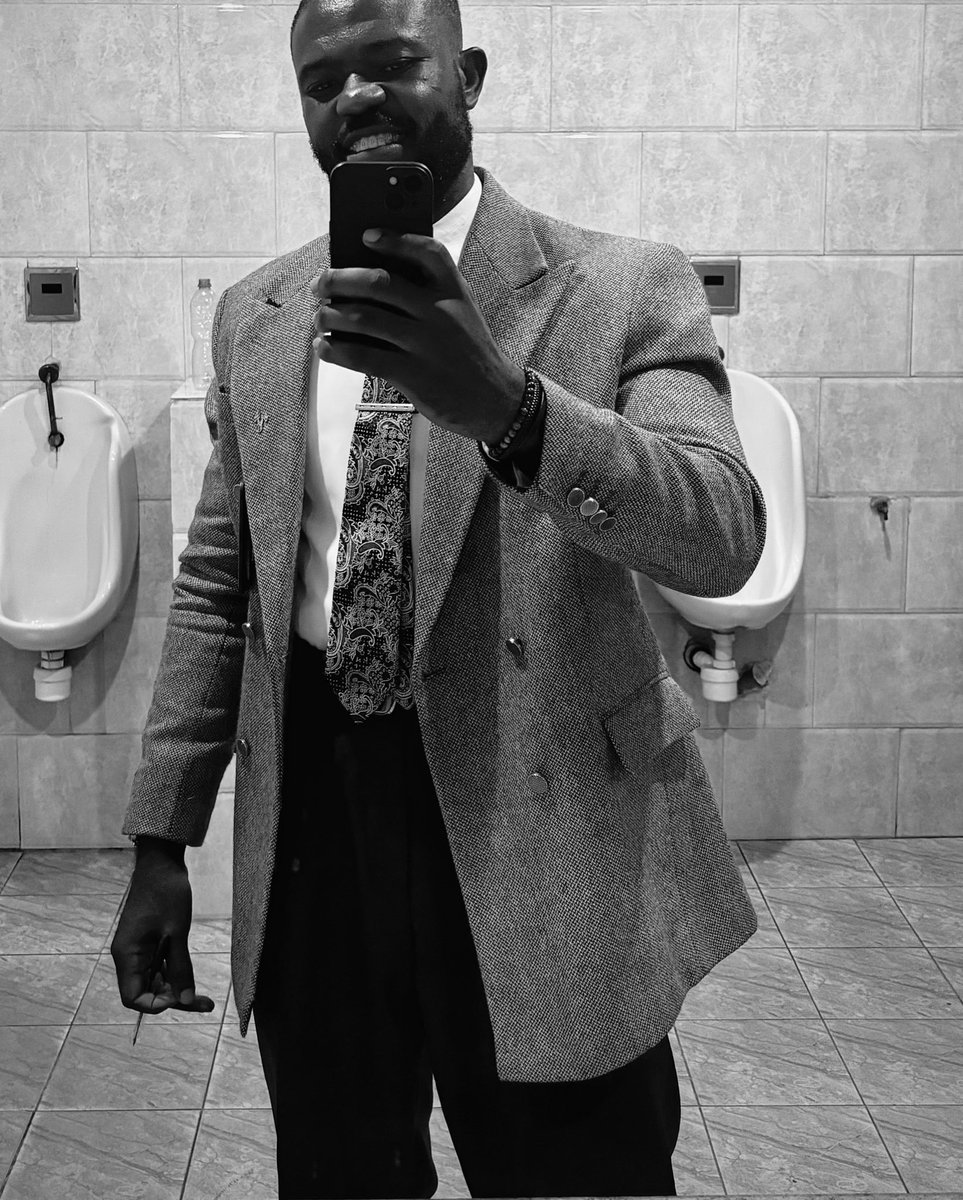 This is one fat L sha…..
I love the outfit but we move.