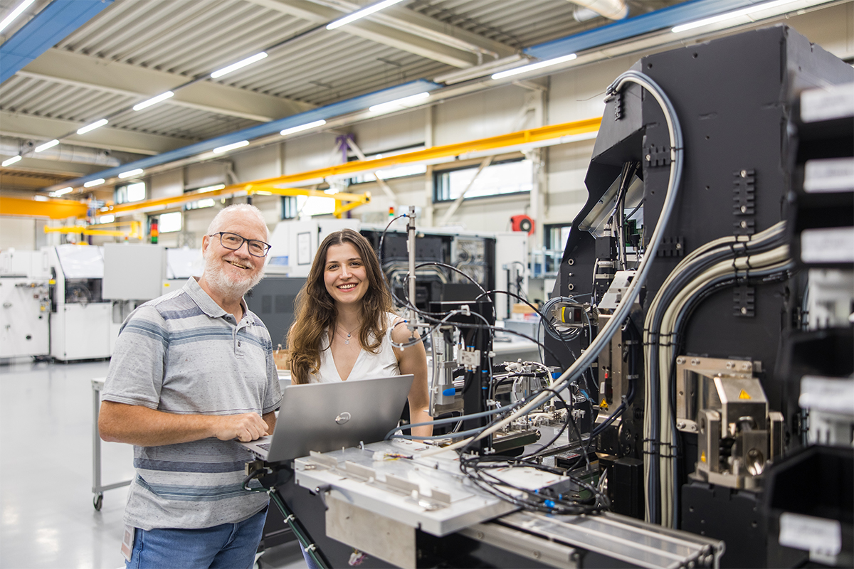 Maurice &amp; Alara work together at Sioux in a team of multiple nationalities. This #diversity in culture and generation fosters greater openness, better decision-making, and space for everyone to shine. 
---
Read their full story here: sioux.eu/about-sioux/ne…
---
#teamwork
