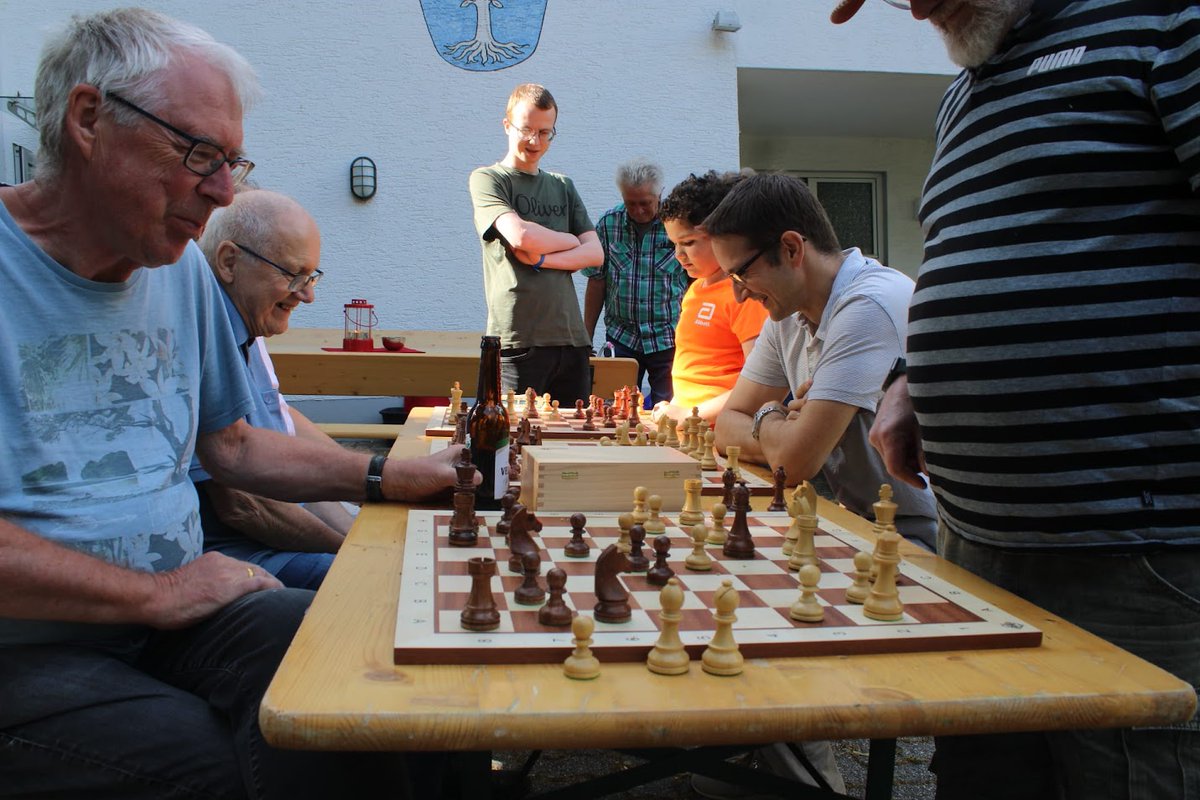SchachfreundeH's tweet photo. Das war unser Sommerfest 2025 - Leckeres vom Grill, lockerer Plausch und gemütliche Schachpartien. https://t.co/5f6oyuEYJz