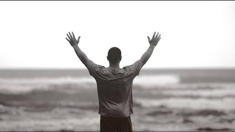 GoRamPa's tweet photo. Instead of hanging your head, try raising your hands…#LifeWithGod #Luv2All 🛐📖✝️🇺🇸🙌 https://t.co/caI1YPzEfd
