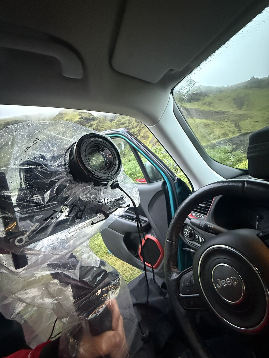 CompAcademyVFX's tweet image. Raining outside?  Good.