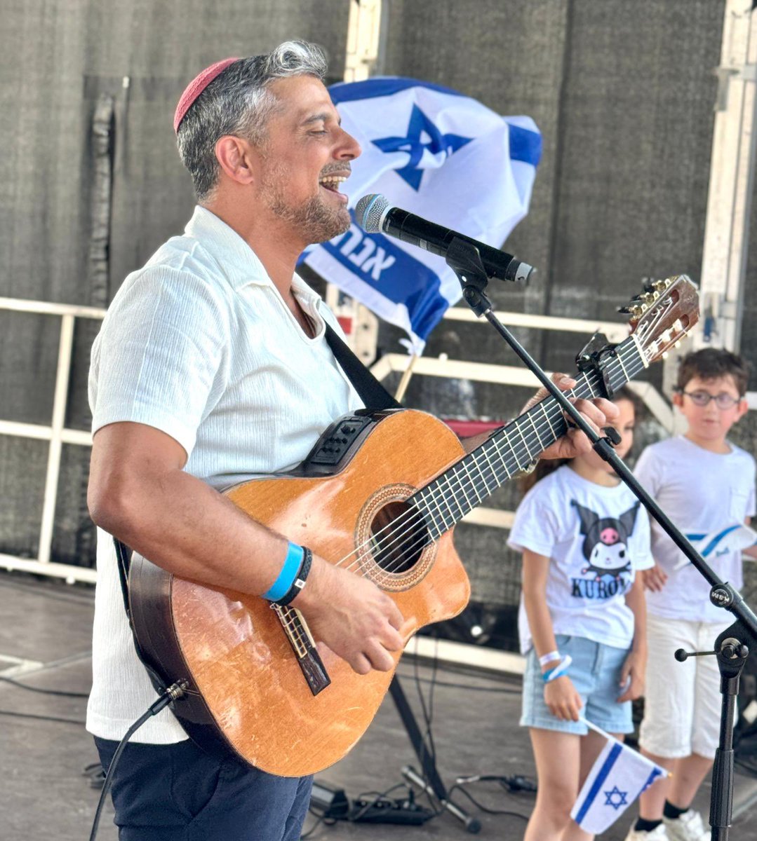 TheTruth770's tweet image. Vous avez été nombreux à nos côtés dimanche pour soutenir Israël et affirmer haut et fort son droit à vivre en paix.
C’était beau, c’était bleu et blanc 💙🤍

Malgré l’actualité et les vents contraires, nous avons tenu bon. Et nous l’avons fait, là, devant la majestueuse Tour…