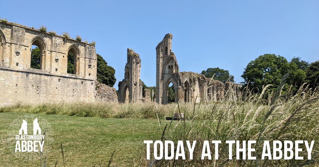 Today at the abbey! Edmund the Anglo Saxon leads today's Living History tours at 11am, 12 and 3pm.

Plus, watch Edmund demonstrate historical leatherworking from 1:30pm!

#TodayattheAbbey #TATA