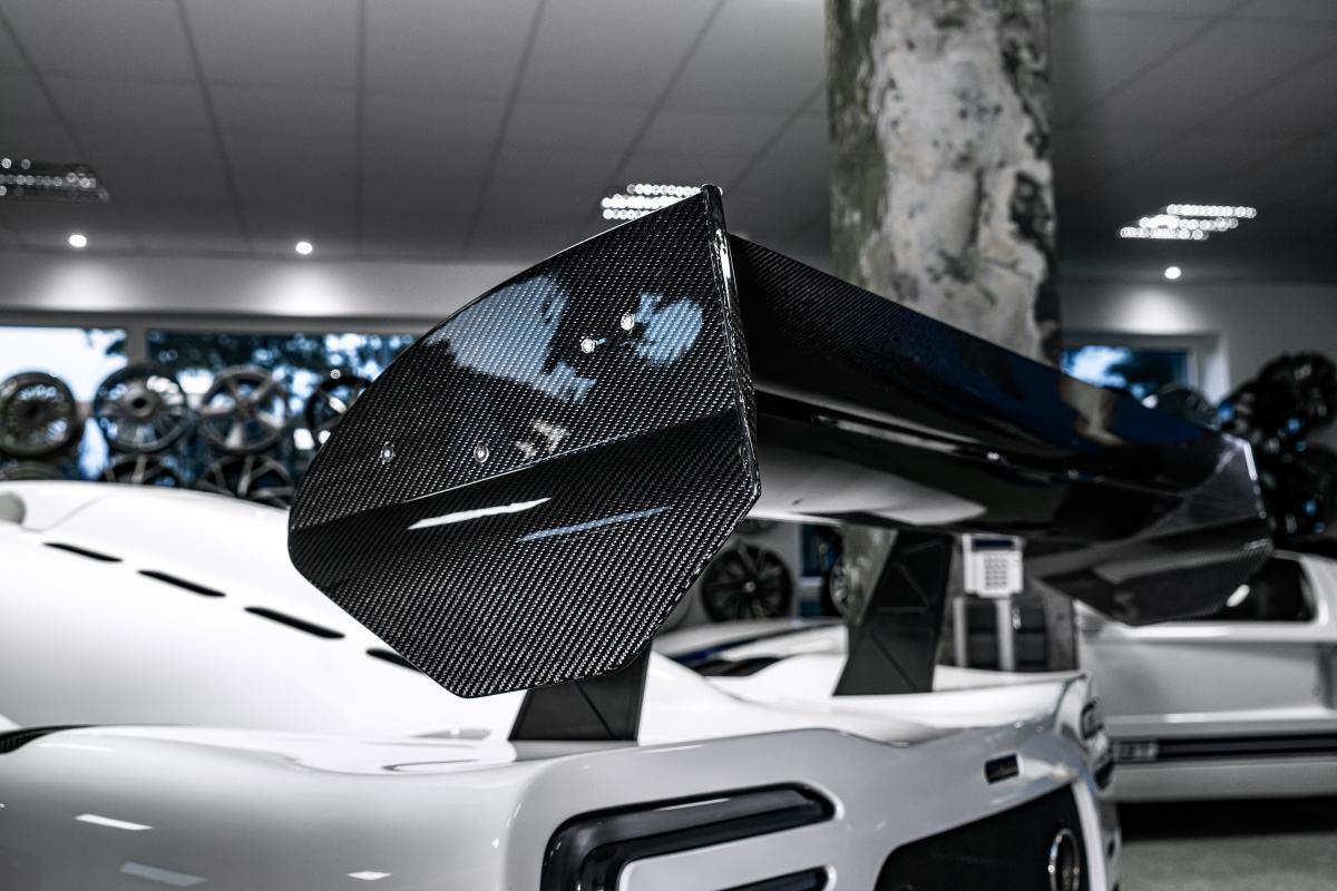 The Ultima RS is a brutal machine that still remains usable on public roads. With power from 430 bhp to a mind-bending 1200 bhp supercharged V8, featherweight chassis, race-grade aero, and a six-speed manual gearbox, it offers an unmatched analogue driving experience.
#UltimaRS