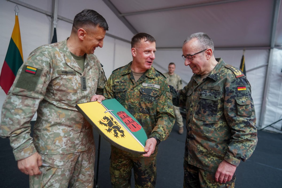 General Carsten Breuer, German Chief of Defence: Two years ago today, Defence Minister #Pistorius decided that a 🇩🇪 brigade should be permanently stationed in 🇱🇹. Great progress has been made since then. 1/2