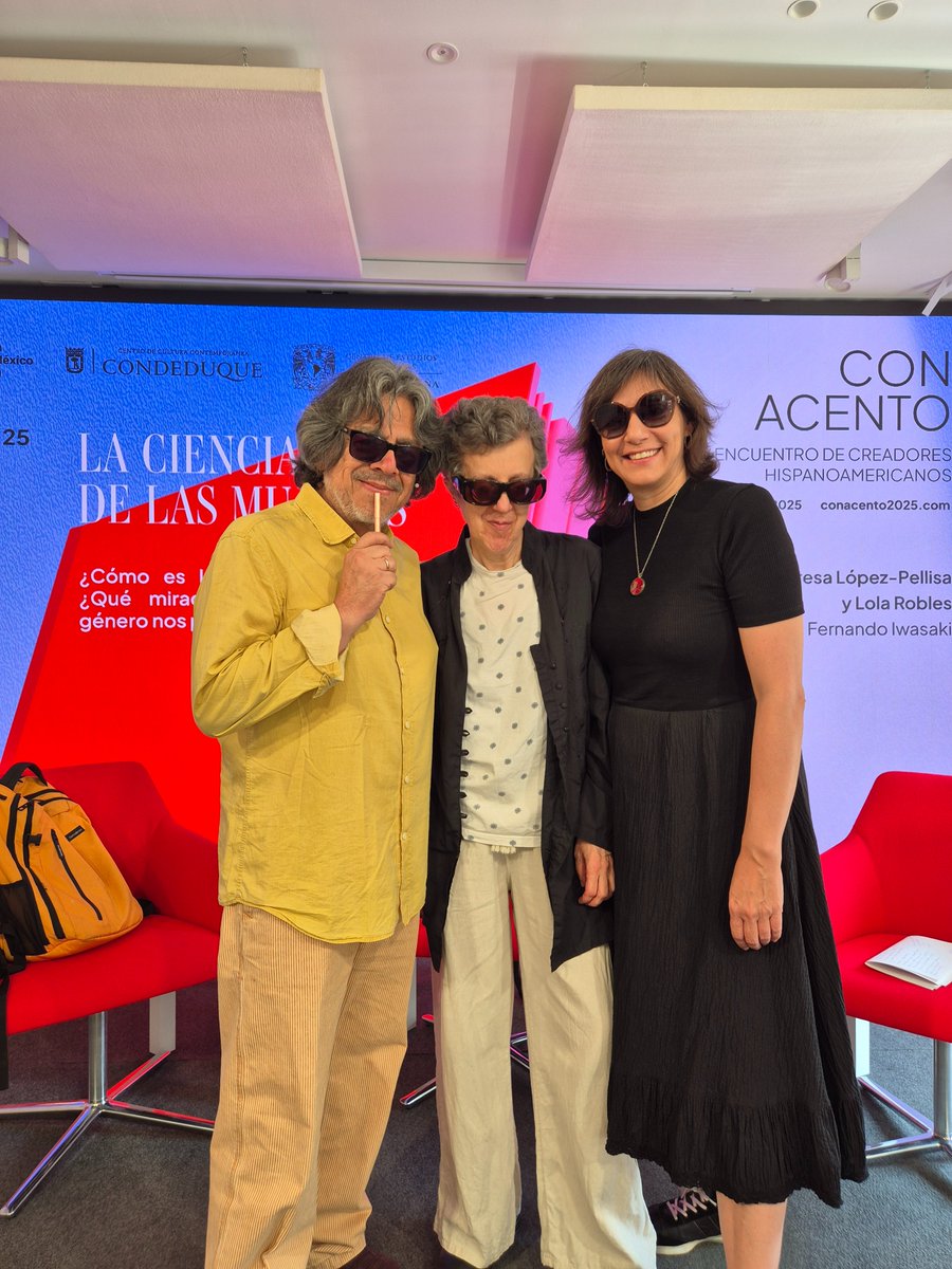 elia_barcelo's tweet image. Momentos d Con Acento: Teresa López-Pellisa, Lola Robles y Fernando Iwasaki. Teresa y yo. Bef, Teresa, David Luna, Maielis González y yo en @casademexicoesp
#conacento2025