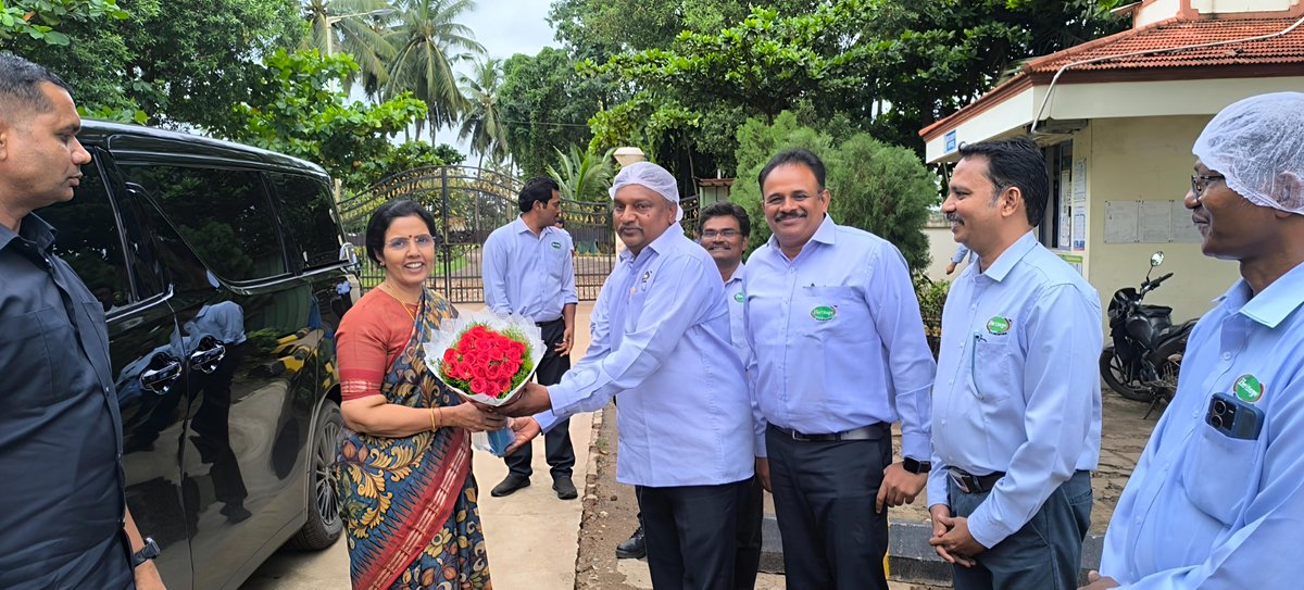 ManagingTrustee's tweet image. Visited the Heritage Plant in Pamarru today.

Had the privilege of inaugurating the 1.0 Ton/Day Butter Melter Project, a key addition to support our recombination processes and enhance operational efficiency.

Appreciate the warm welcome and commendable efforts of Plant Manager…
