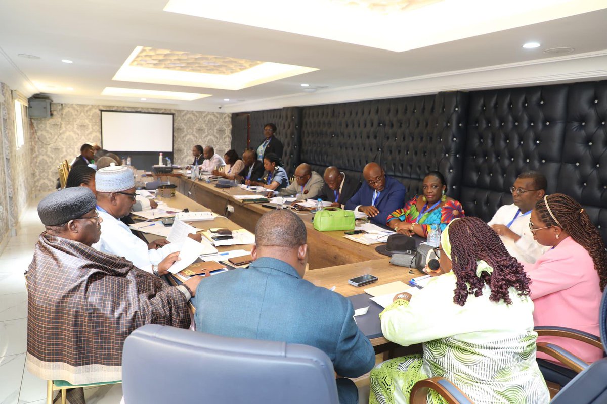 #MultiStakeholderPlatform group work

Gvt. Reps. reflect on
🗳️Electoral transparency, trust-building, dispute resolution, risk assessment &amp; electoral integrity protection strategy

A key step toward peaceful, credible &amp; inclusive elections🇨🇲

#UNElectoralAssistanceCMR
