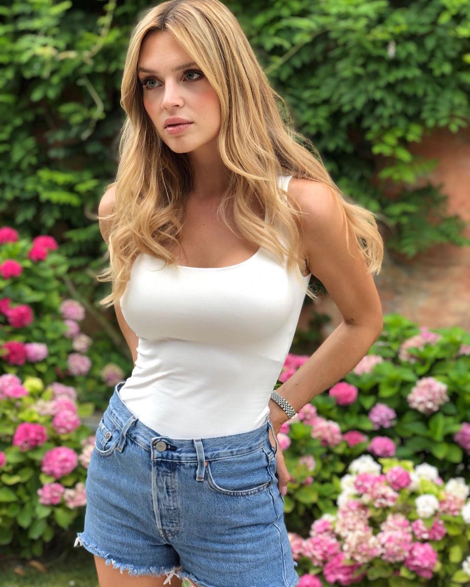 shannnon_gill's tweet photo. Romance and flowers are my favorite things https://t.co/AzwyP6rPKa