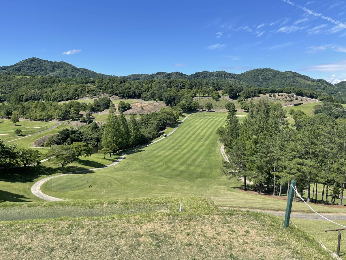 雨予報のゴルフのはずが予想外の快晴灼熱ゴルフに（笑）。雨は最初の2、３ホールのみ🤣

雨のつもりやったので日焼け止め塗って行かなかったから日焼けして首とかヒリヒリして痛い🫠