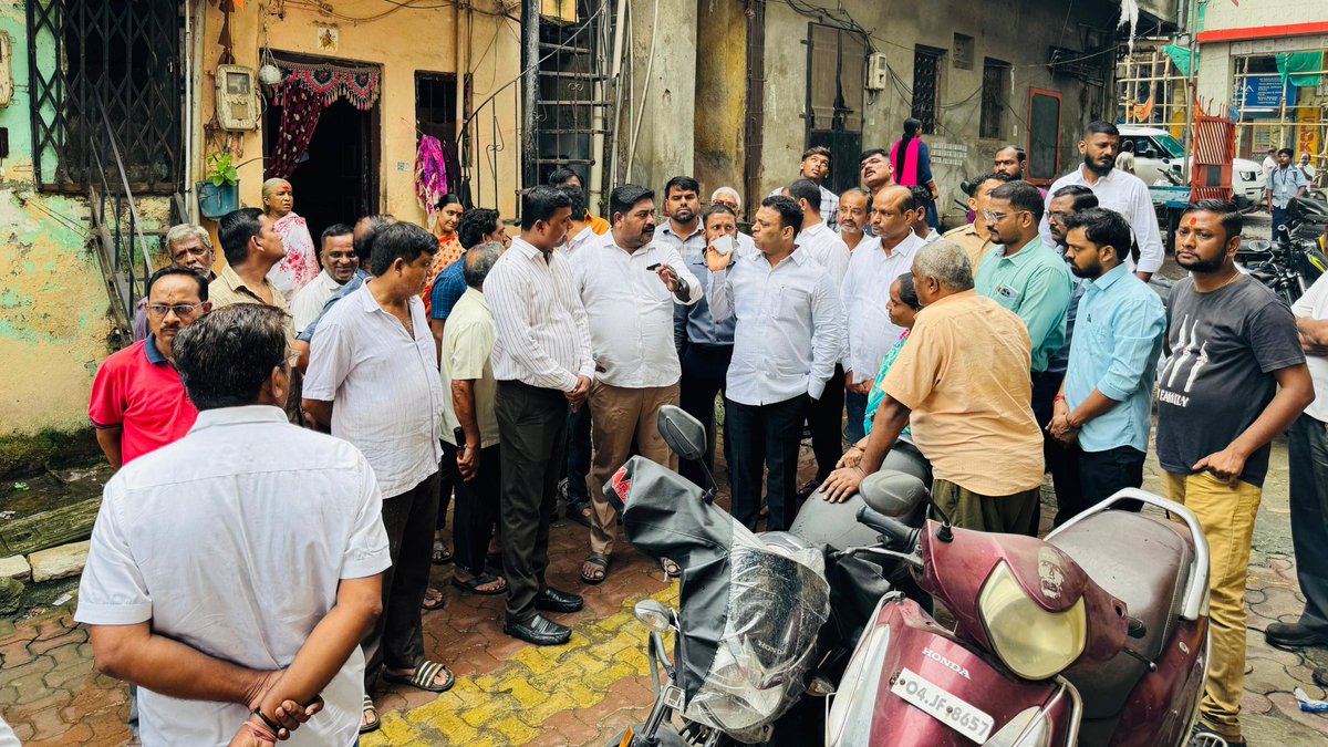 sumitpatil8383's tweet photo. गायत्री नगर – संवादातून विकासाचा आरंभ!

आज गायत्री नगर येथील नागरिकांशी भेट घेतली आणि परिसरातील समस्या जाणून घेतल्या.
▪️ अपुरी स्ट्रीट लाईट व्यवस्था
▪️ गटार सफाईत अडथळे
▪️ कचरा व्यवस्थापनाची आवश्यकता
▪️ स्थानिक मंदिराचा जिर्णोद्धार (1/2) https://t.co/JP12O7cbUA