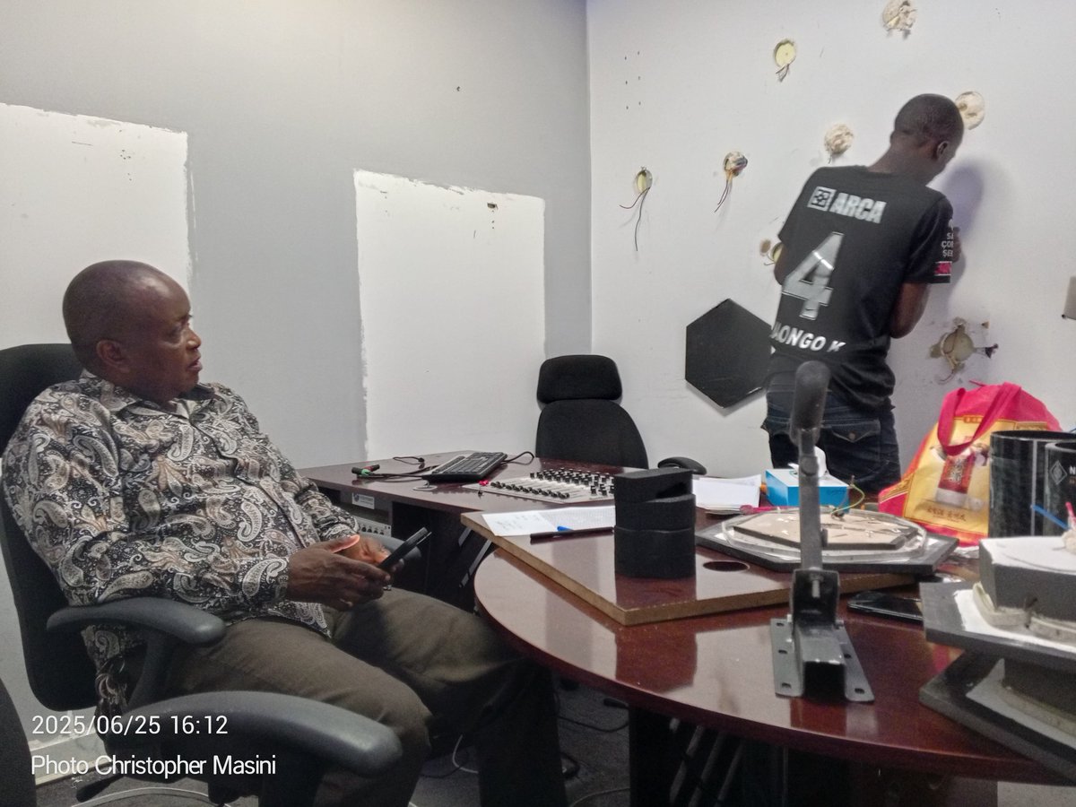 FRPC639282's tweet photo. Après la cérémonie de clôture de ses activités en RDC depuis ce mardi 24 juin 2025 à Hilton hôtel, Internews a légué son studio d'enregistrement radiophonique à la FRPC, ce mercredi 25 juin 2025. 1/1 @Internews_RDC @KBenardDende @AcofepeRdc @PlaidoyerInfoCD https://t.co/eoAjzohVn2