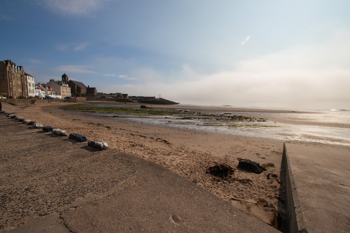 fifeexplorer's tweet image. A familiar sight - the east coast harr rolls into #kinghorn foreshore as everyone inland basks in the summer sun. Still the place to be in the world...

#loveFife #outandaboutscotland #bbcscotlandpics #visitscotland #coastalviews #seascapes #beachscape #loveourcommunity #summer